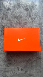 Nike Vomero Plus – Hyper Pink
