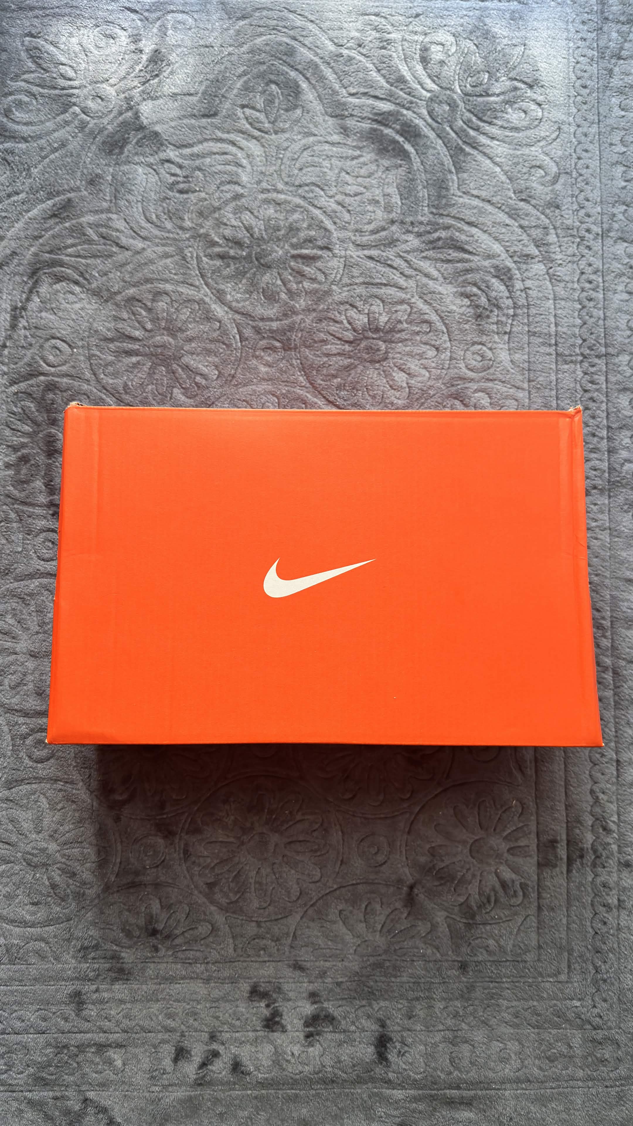 Nike Vomero Plus – Hyper Pink