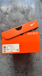 Nike Vomero Plus – Hyper Pink