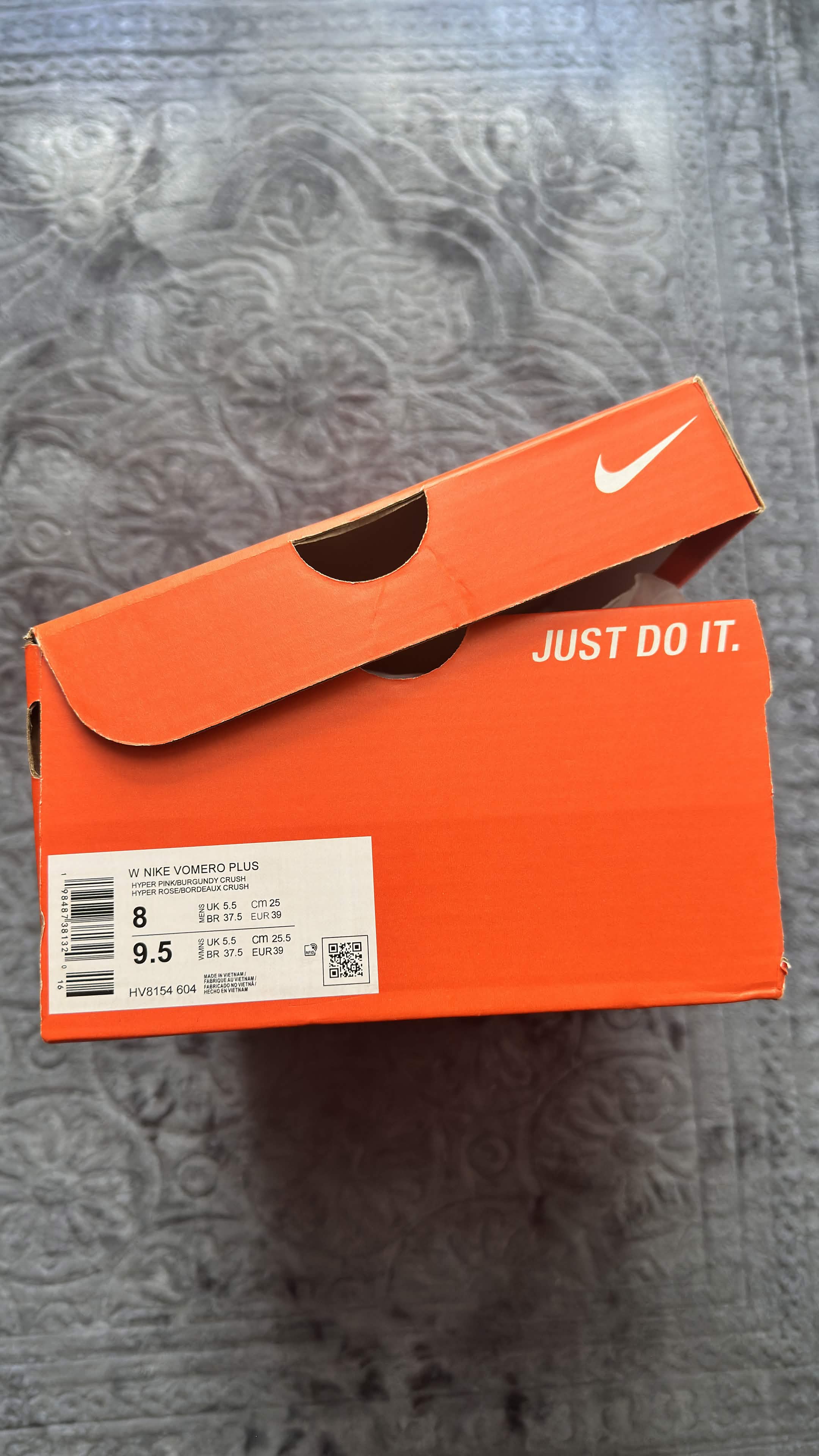Nike Vomero Plus – Hyper Pink