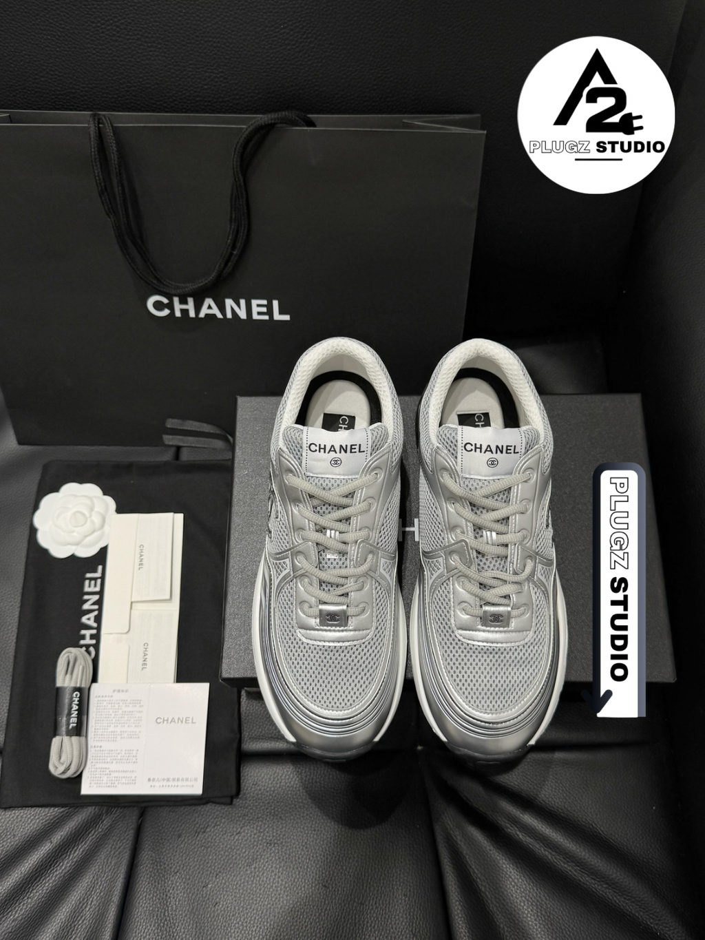 Chanel CC Mesh Runner Sneaker – Gris Clair / Blanc