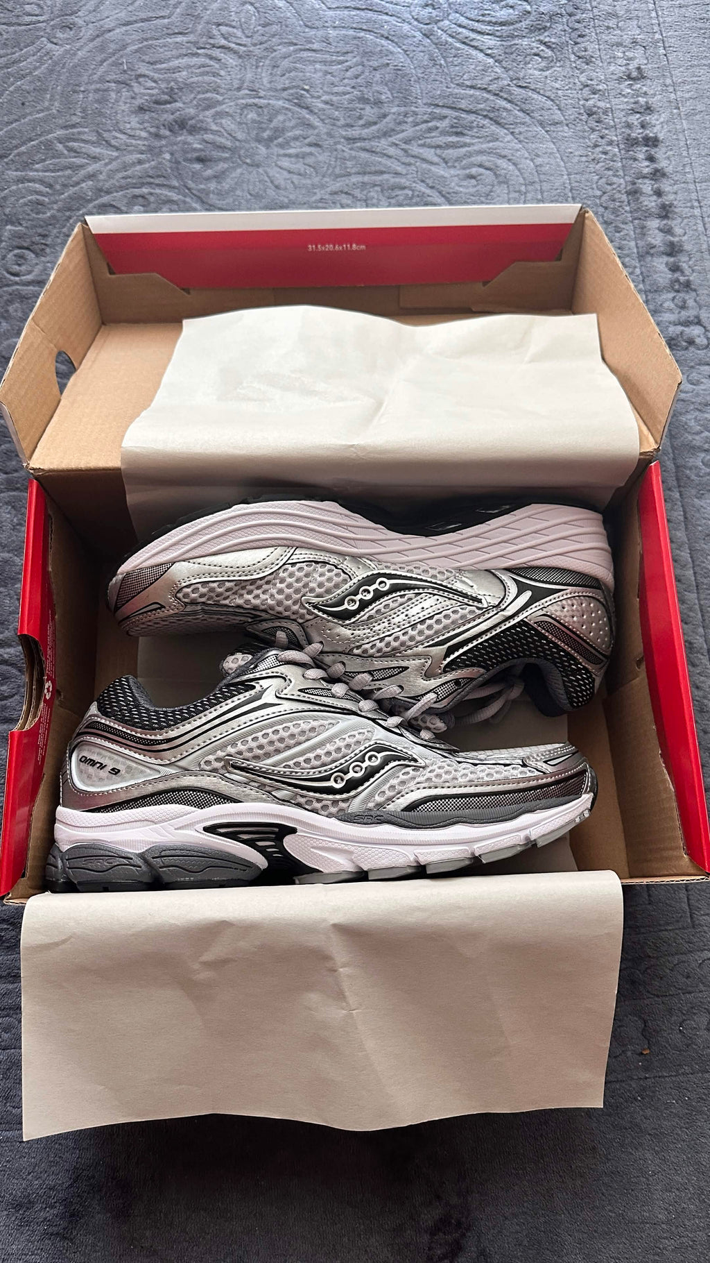 Saucony ProGrid Omni 9 – Silver / White
