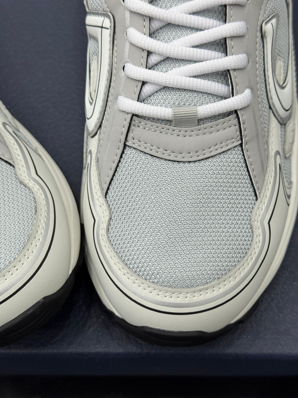 Dior B30 – White / Light Blue / Grey