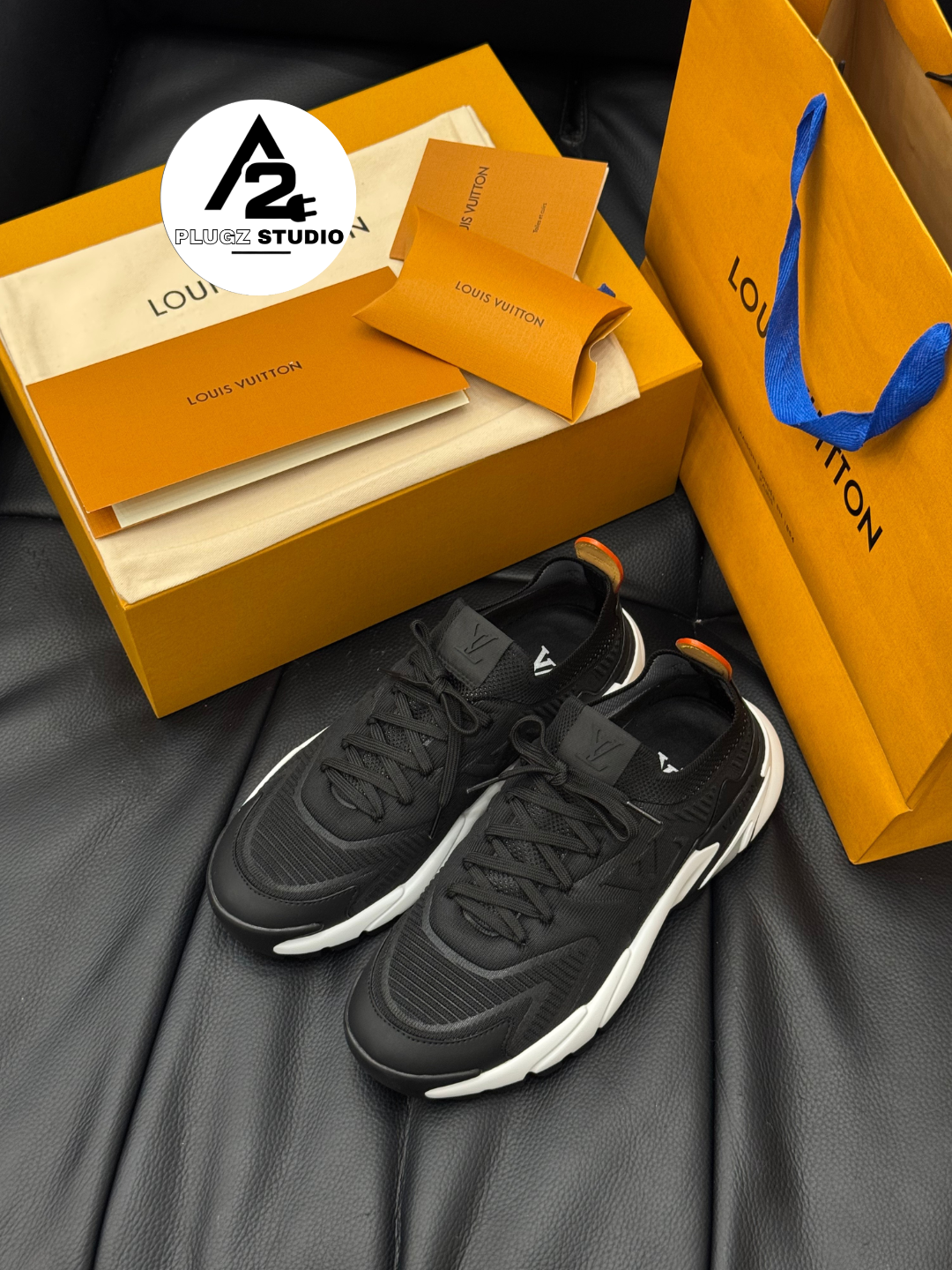 Louis Vuitton Run Tactic – Black / White