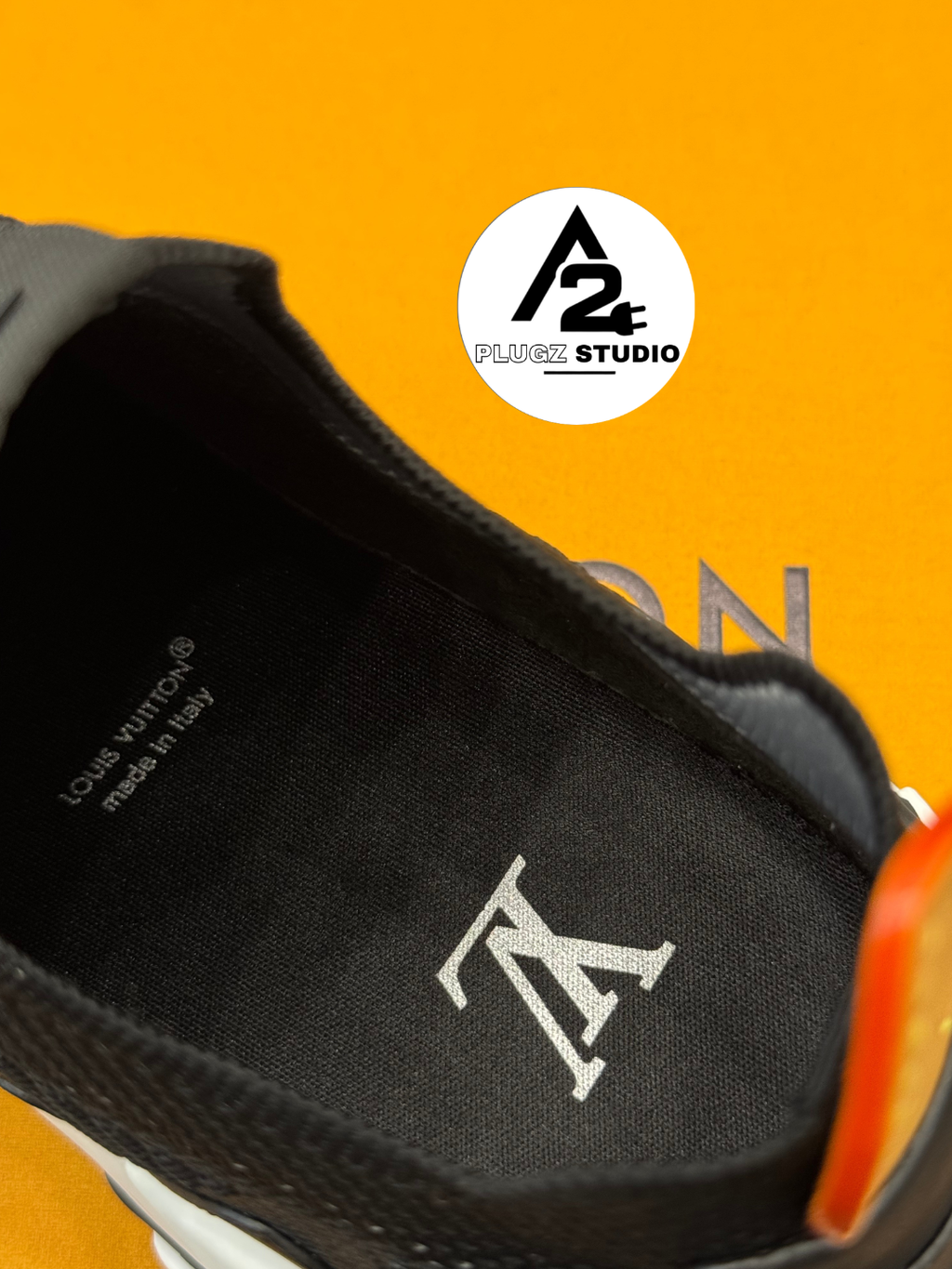 Louis Vuitton Run Tactic – Black / White