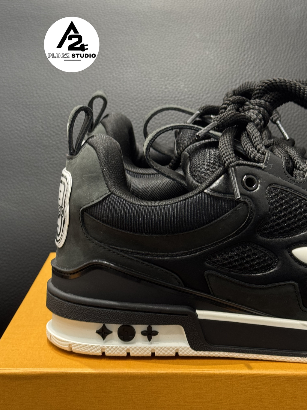 Louis Vuitton Skate – Black & White label
