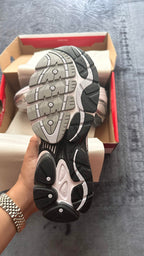 Saucony ProGrid Omni 9 – Silver / White