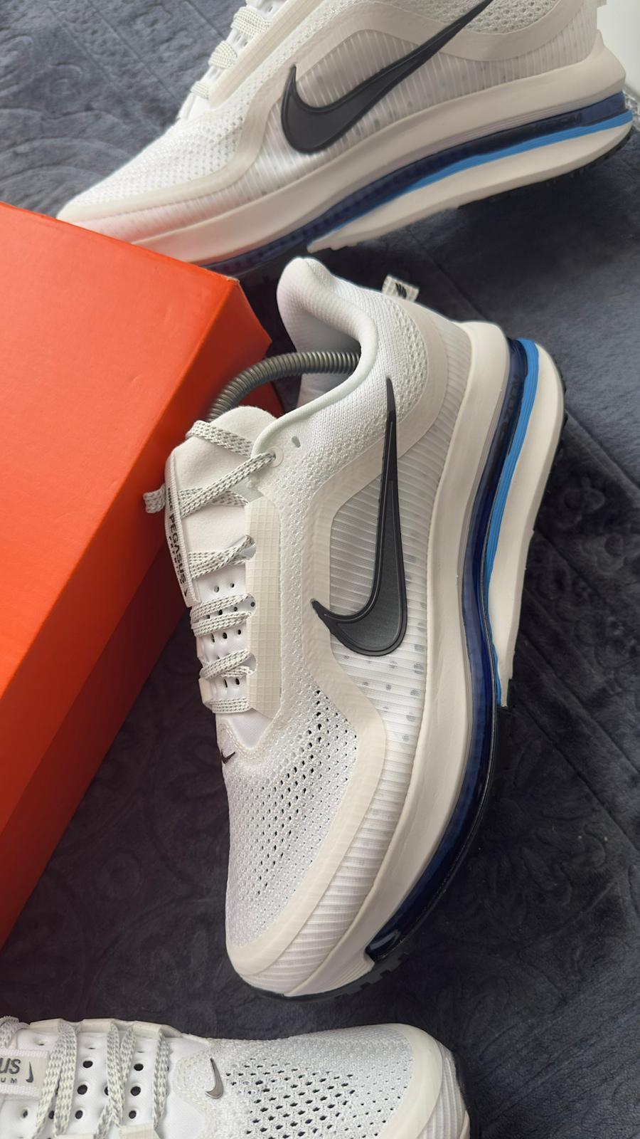 Nike Pegasus Premium – White / Black / Blue