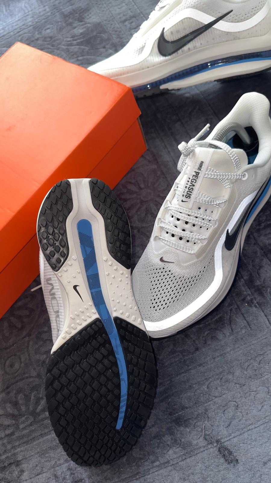 Nike Pegasus Premium – White / Black / Blue