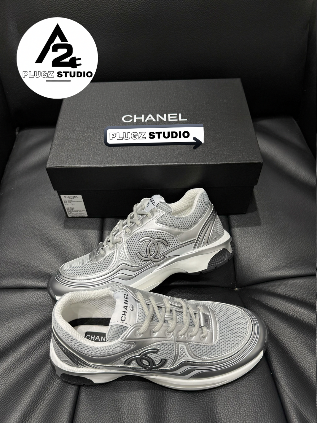 Chanel CC Mesh Runner Sneaker – Gris Clair / Blanc