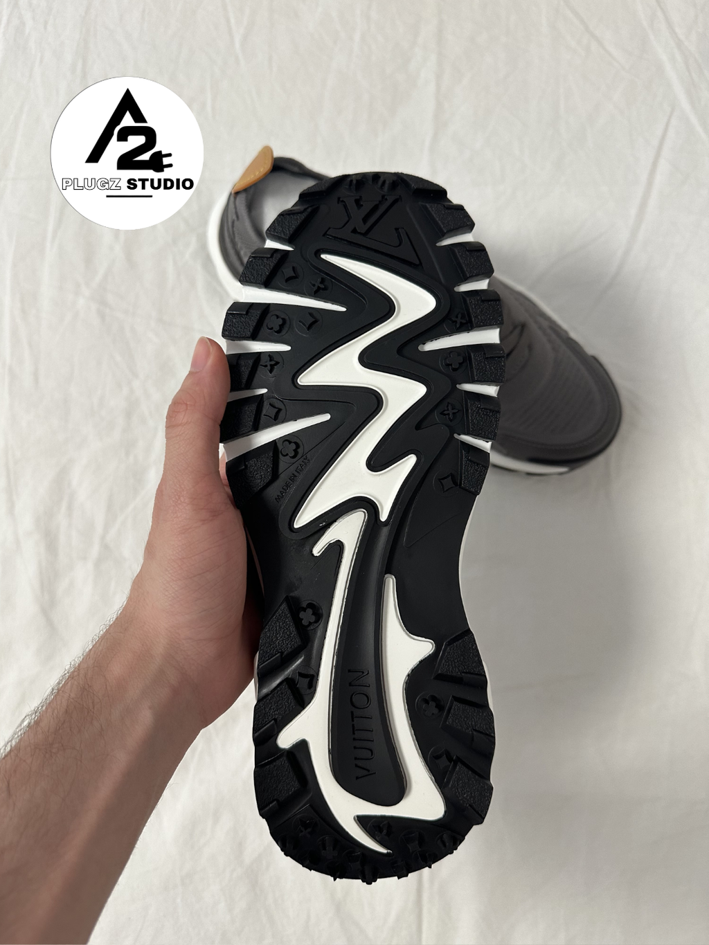 Louis Vuitton Run Tactic – Black / White